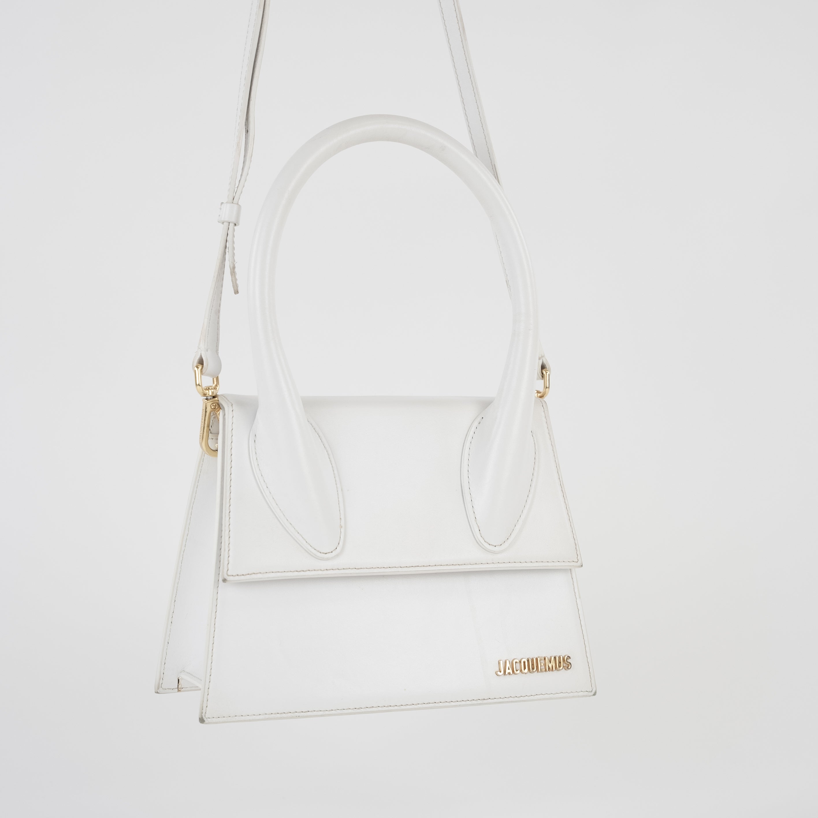 Handla Jacquemus Le Grand Chiquito Moyen White online | Smidigt och enkelt på nätet - Merchsweden |