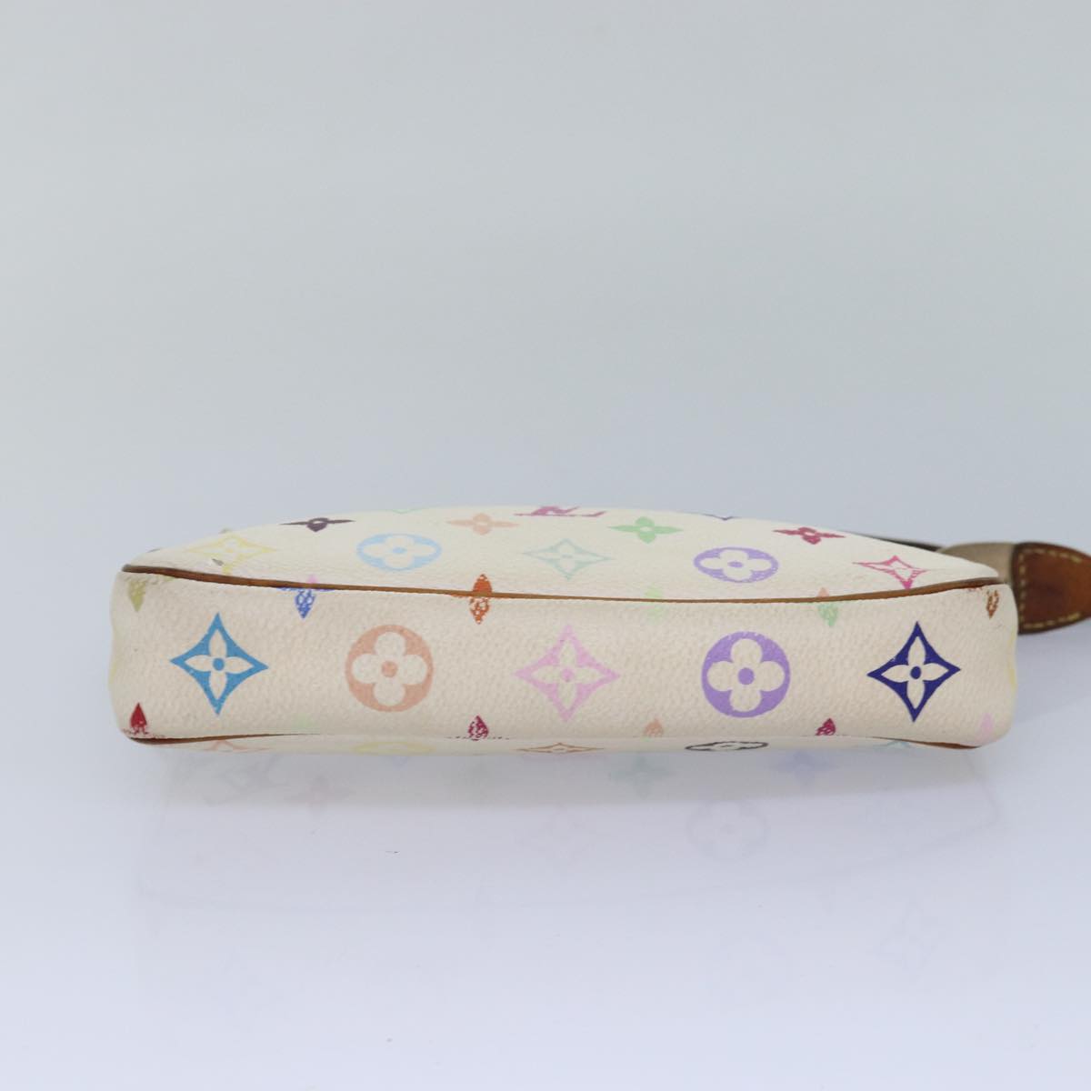 Monogrammi monivärinen taskupussi valkoinen