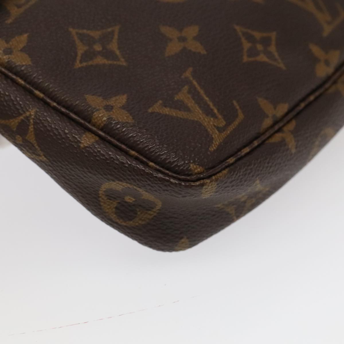 Monogram Pochette -tarvikepussi