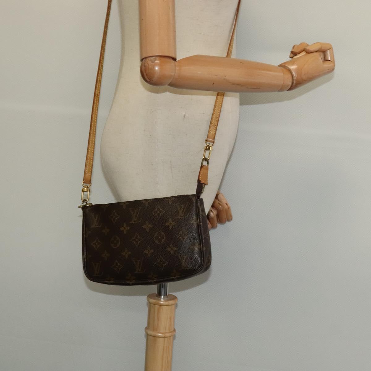 Monogram Pochette -tarvikepussi