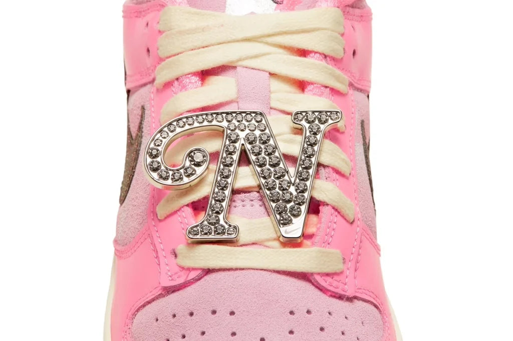 Barbie har slagit stort och nu släpper Nike Barbie-dunks.