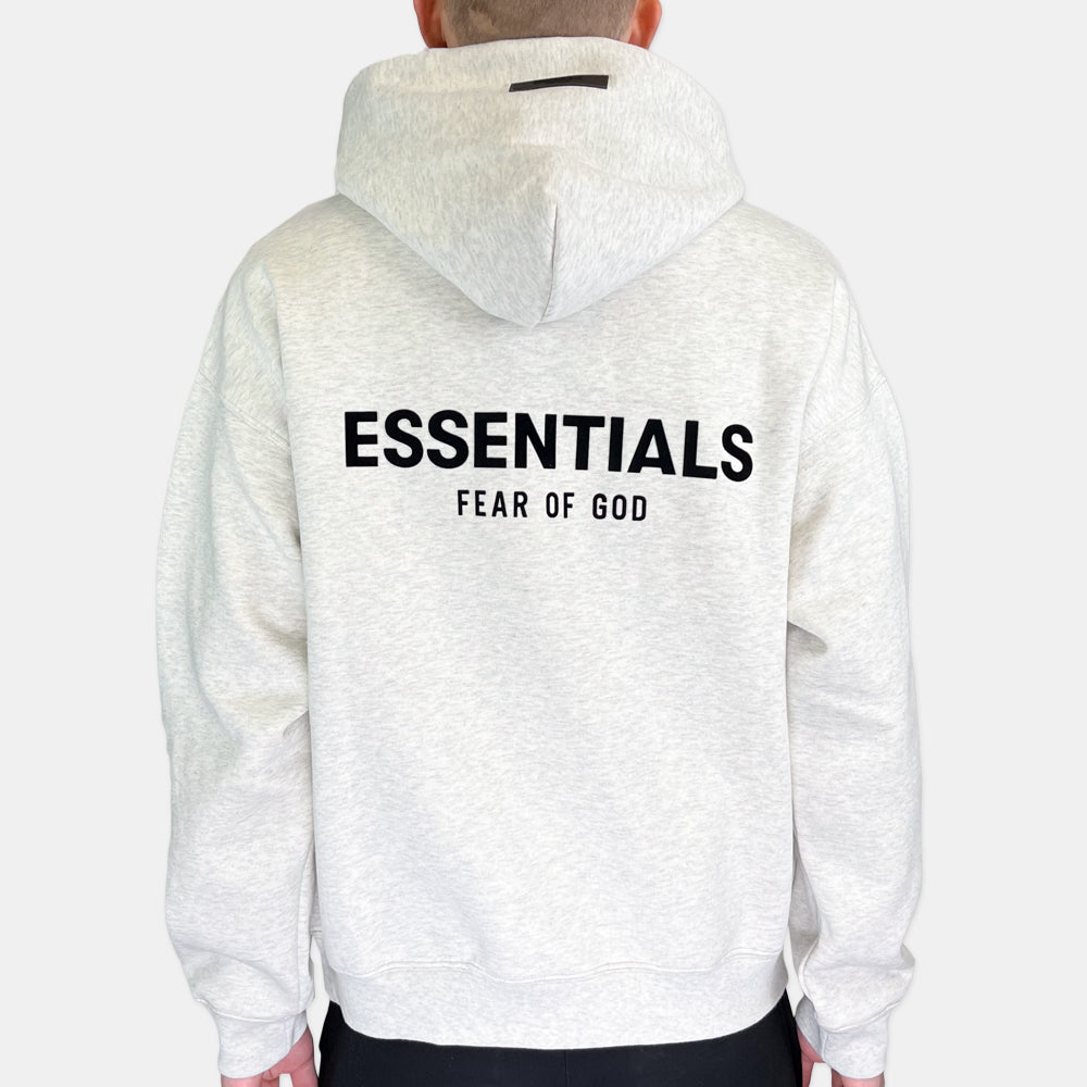 Fear of God Essentials "Light Oatmeal" Hoodie (FW22) - Hoodie | Trendiga kläder & skor - Merchsweden |