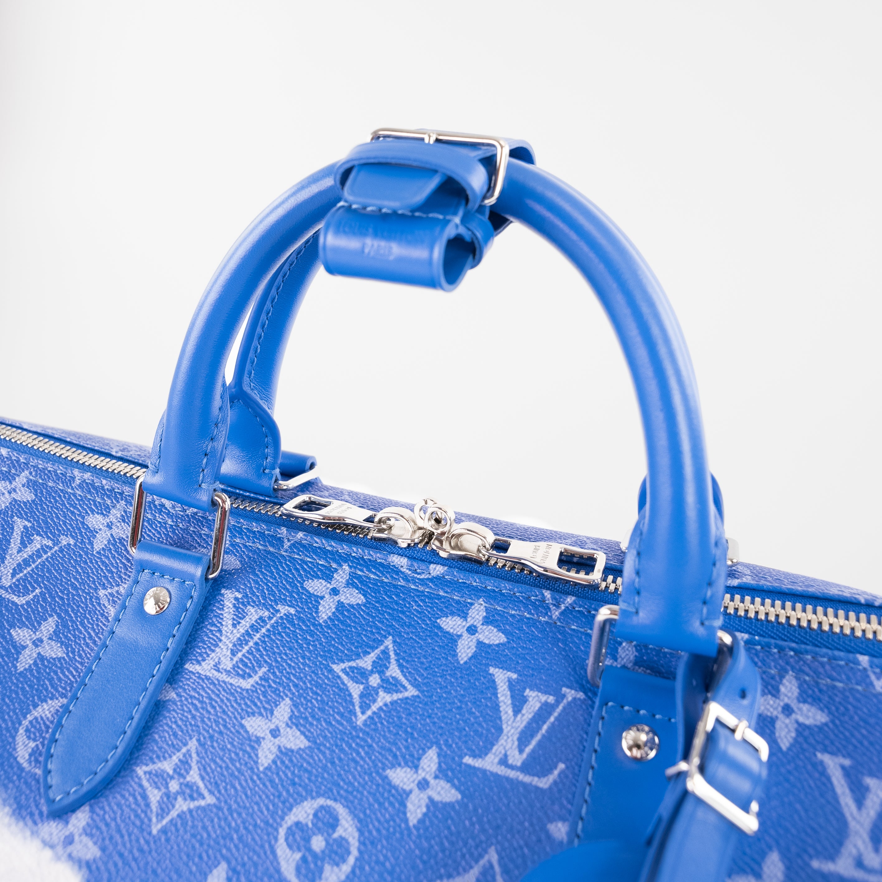 Handla Louis Vuitton Louis Vuitton Keepall Bandoulière 50 Cloud online | Smidigt och enkelt på nätet - Merchsweden |