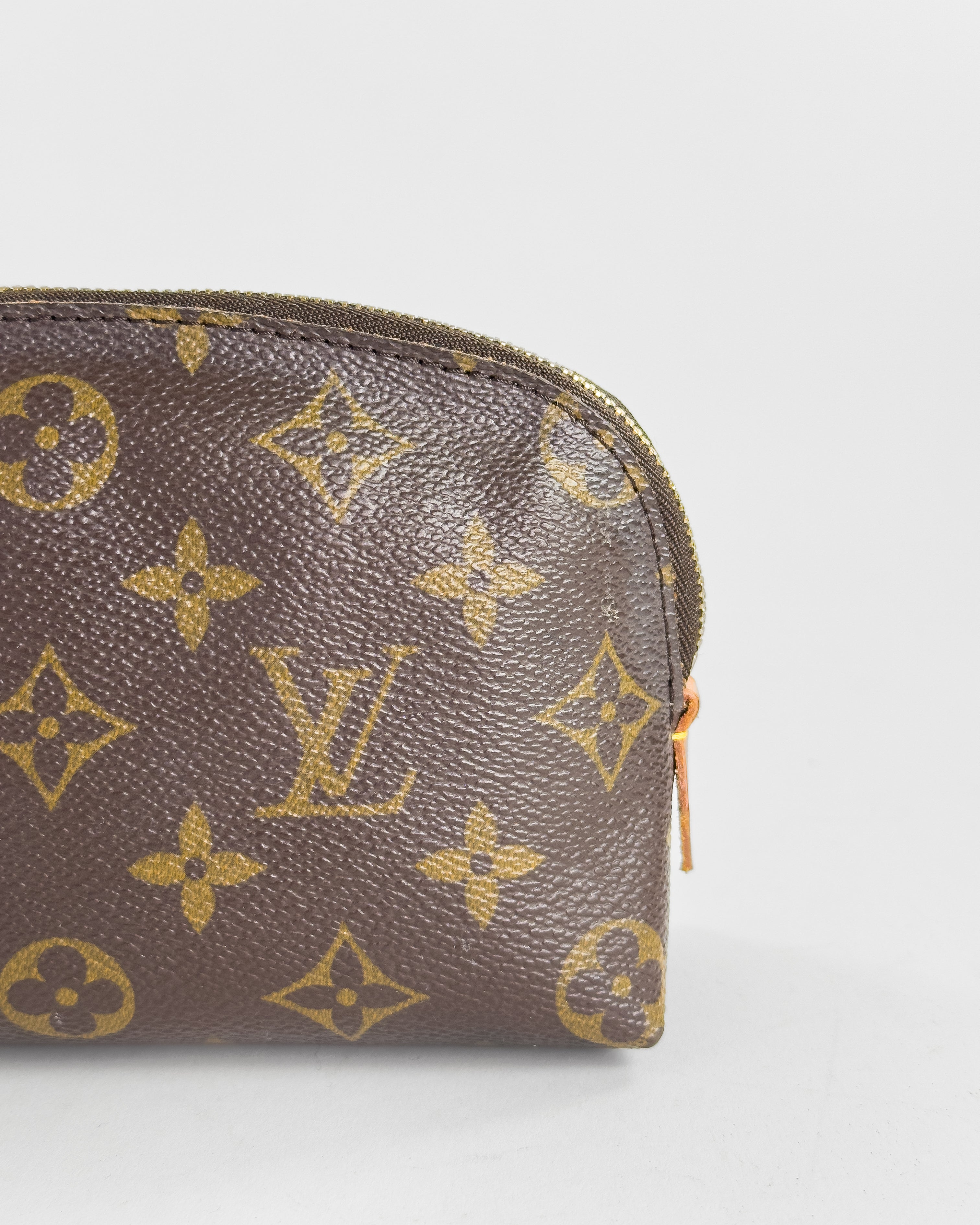 Handla Louis Vuitton Monogram Pochette PM Cosmetic Pouch online | Smidigt och enkelt på nätet - Merchsweden |