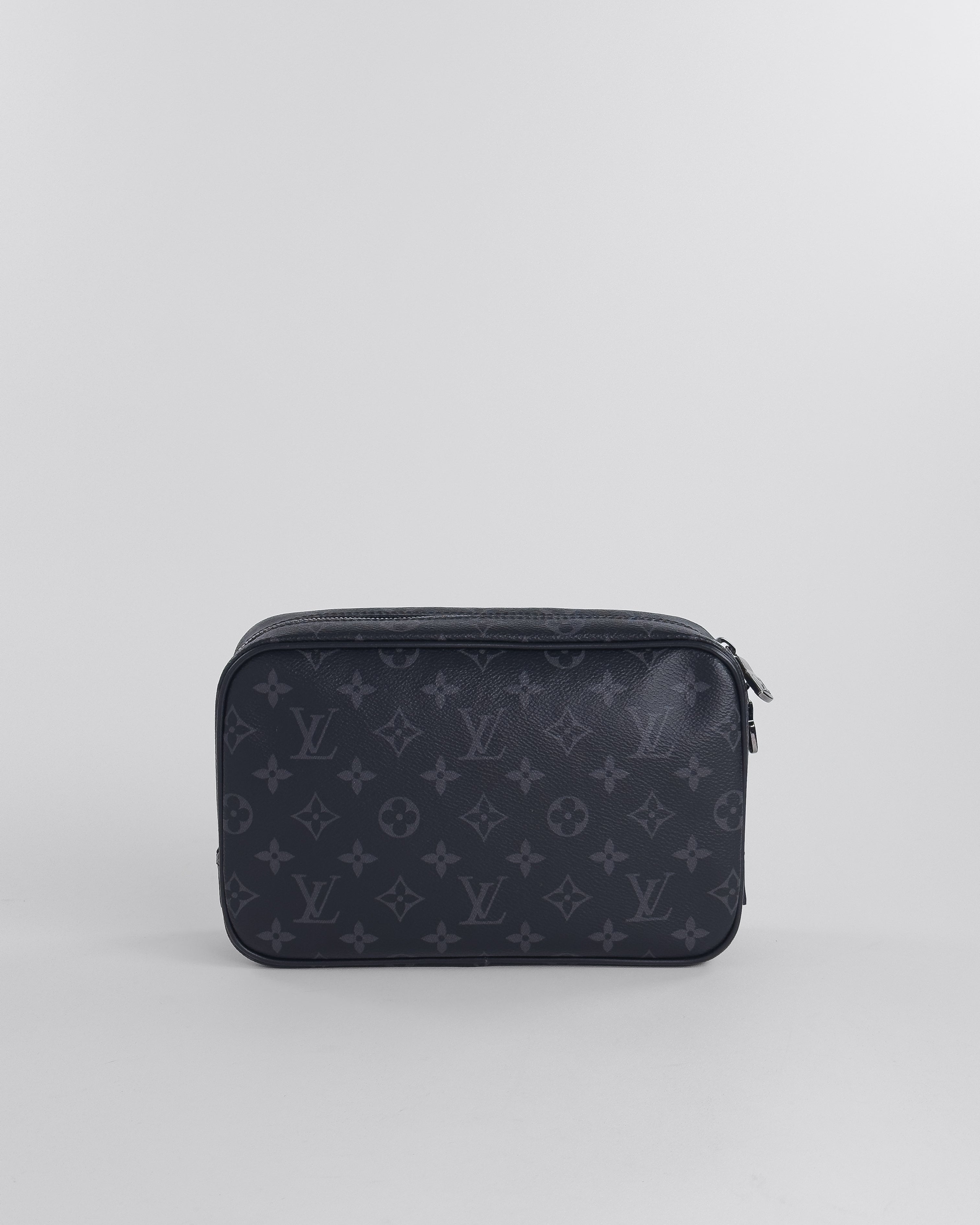 Handla Louis Vuitton Monogram Eclipse Trousse Toilette GM Clutch Bag online | Smidigt och enkelt på nätet - Merchsweden |