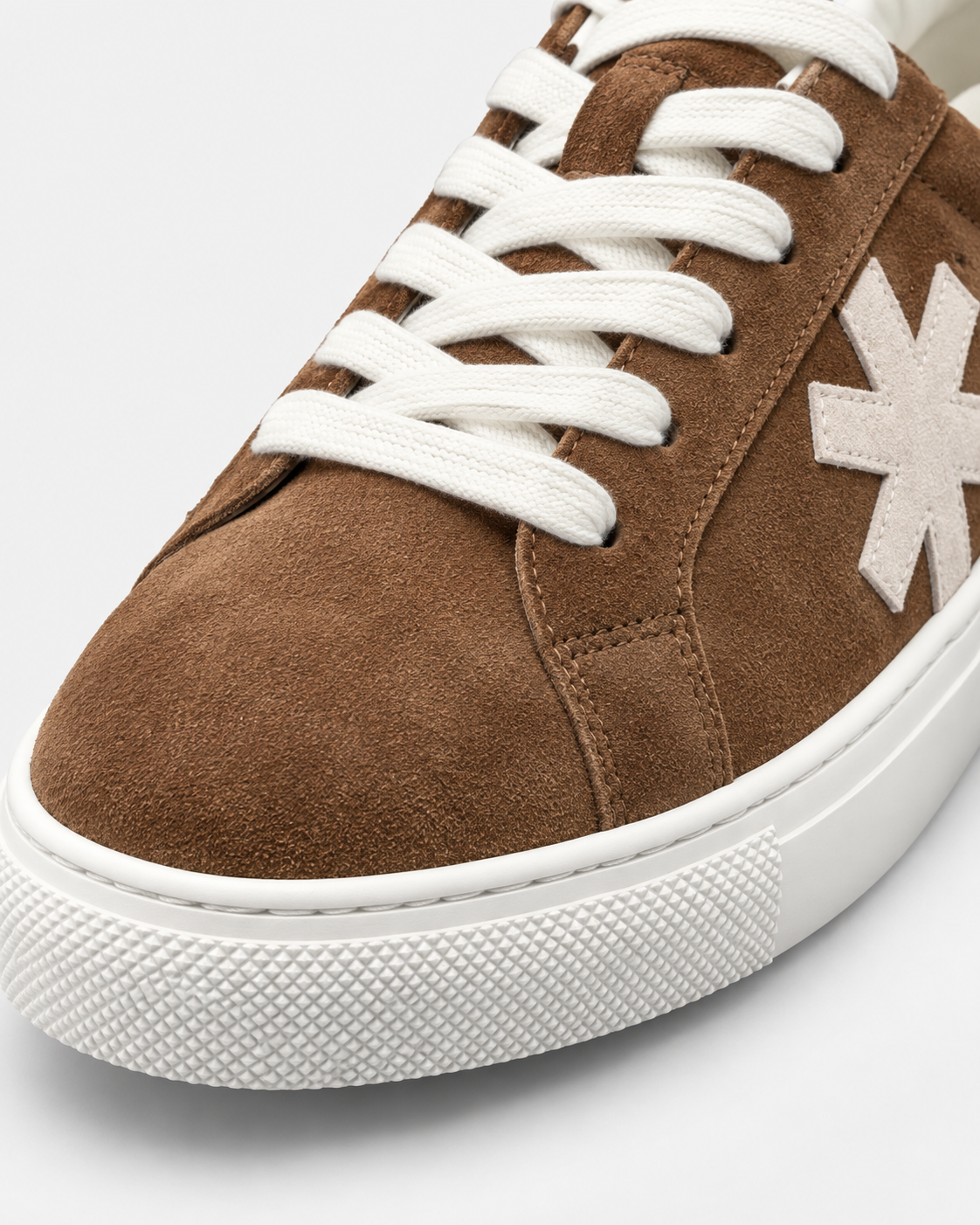 Sundre 01 Brown Suede – tåparti och materialdetaljer