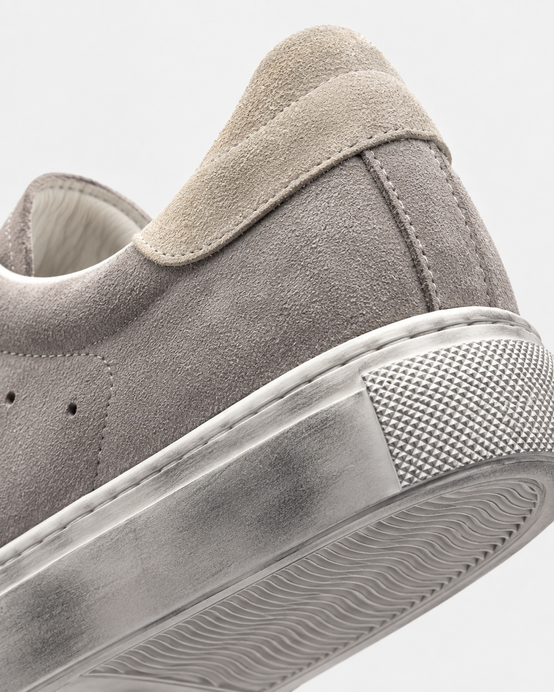 Sundre 01 Grey Suede – häl och bakre detaljer