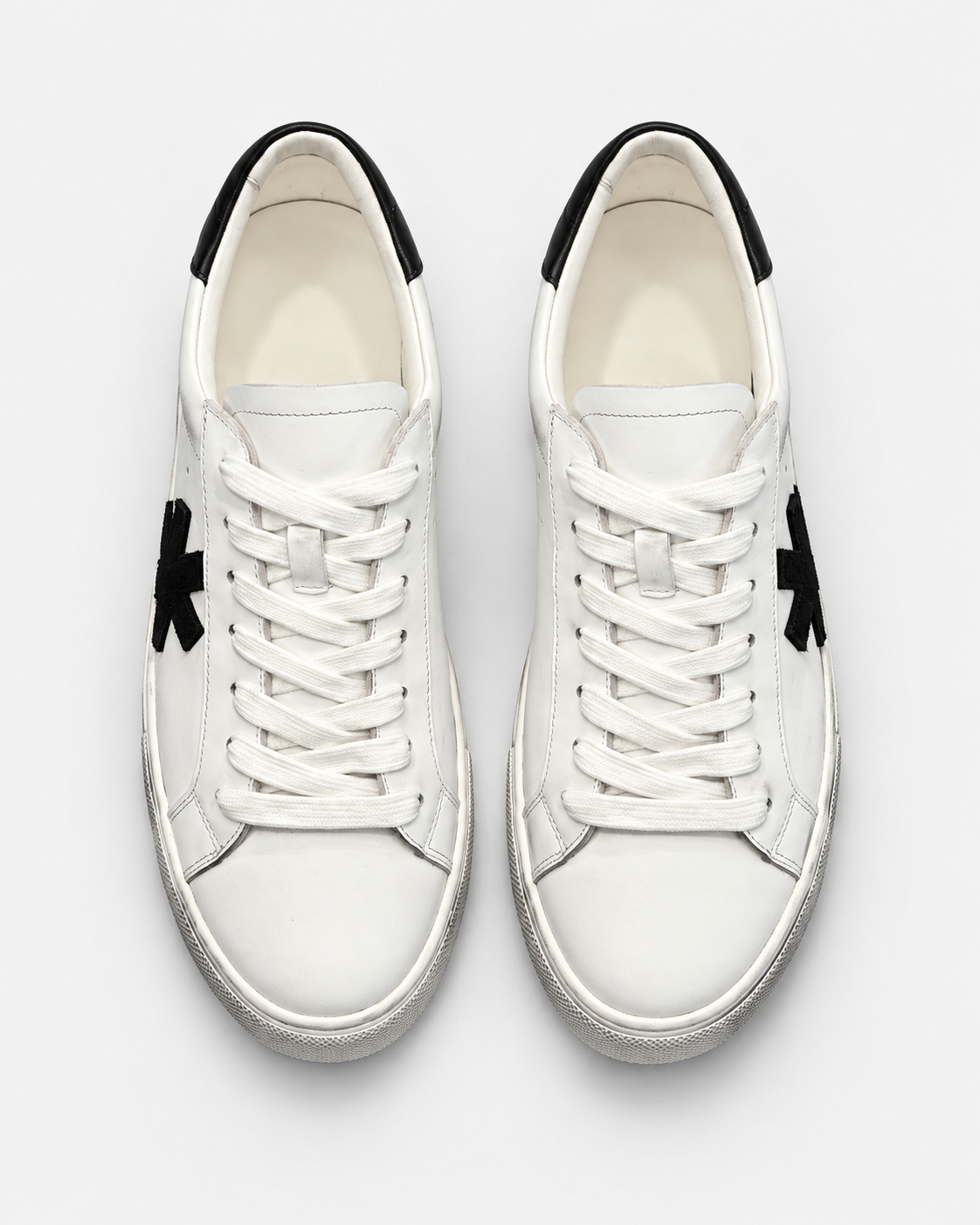 Sundre 01 White Black – ett par sett ovanifrån
