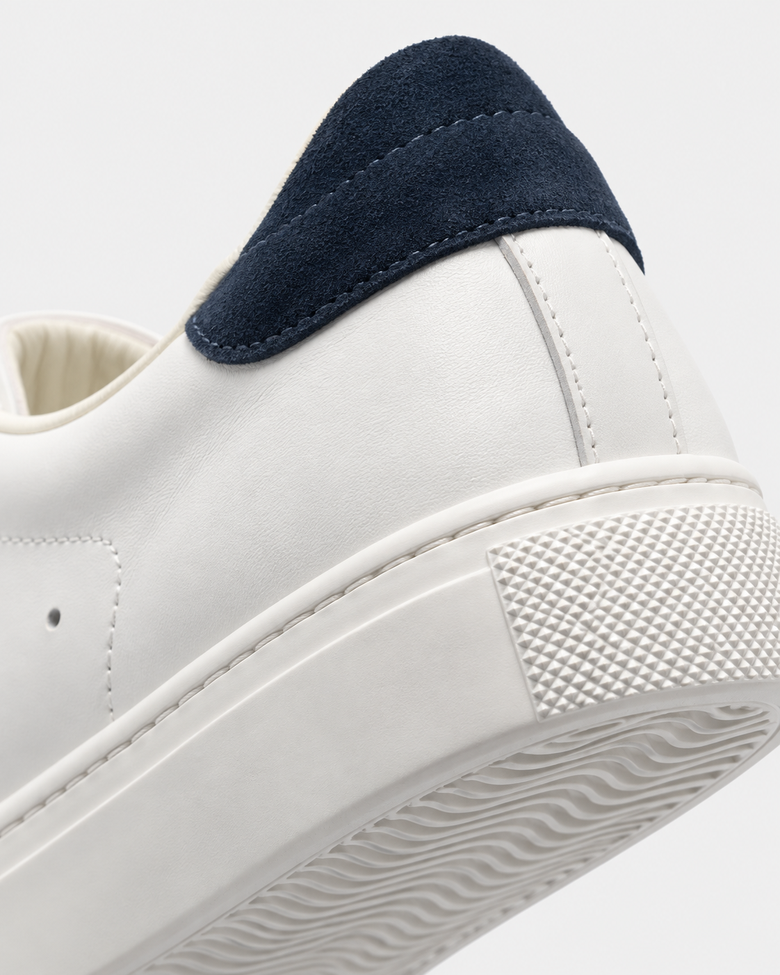 Sundre 01 White Navy – häl och bakre detaljer