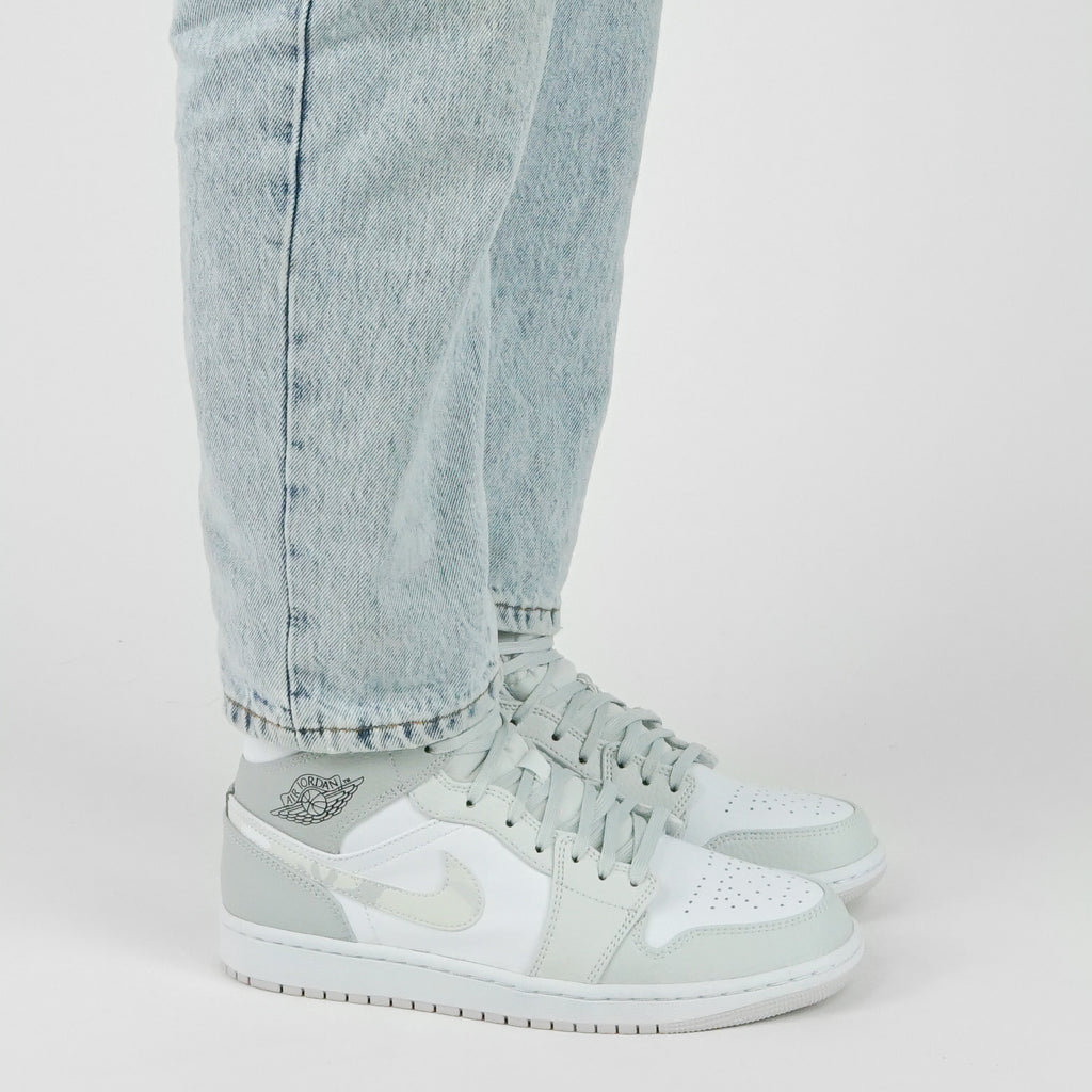 Nike Jordan 1 "White Camo" Mid | Trendiga sneakers - Snabb leveranstid | Merchsweden | Jordan 1