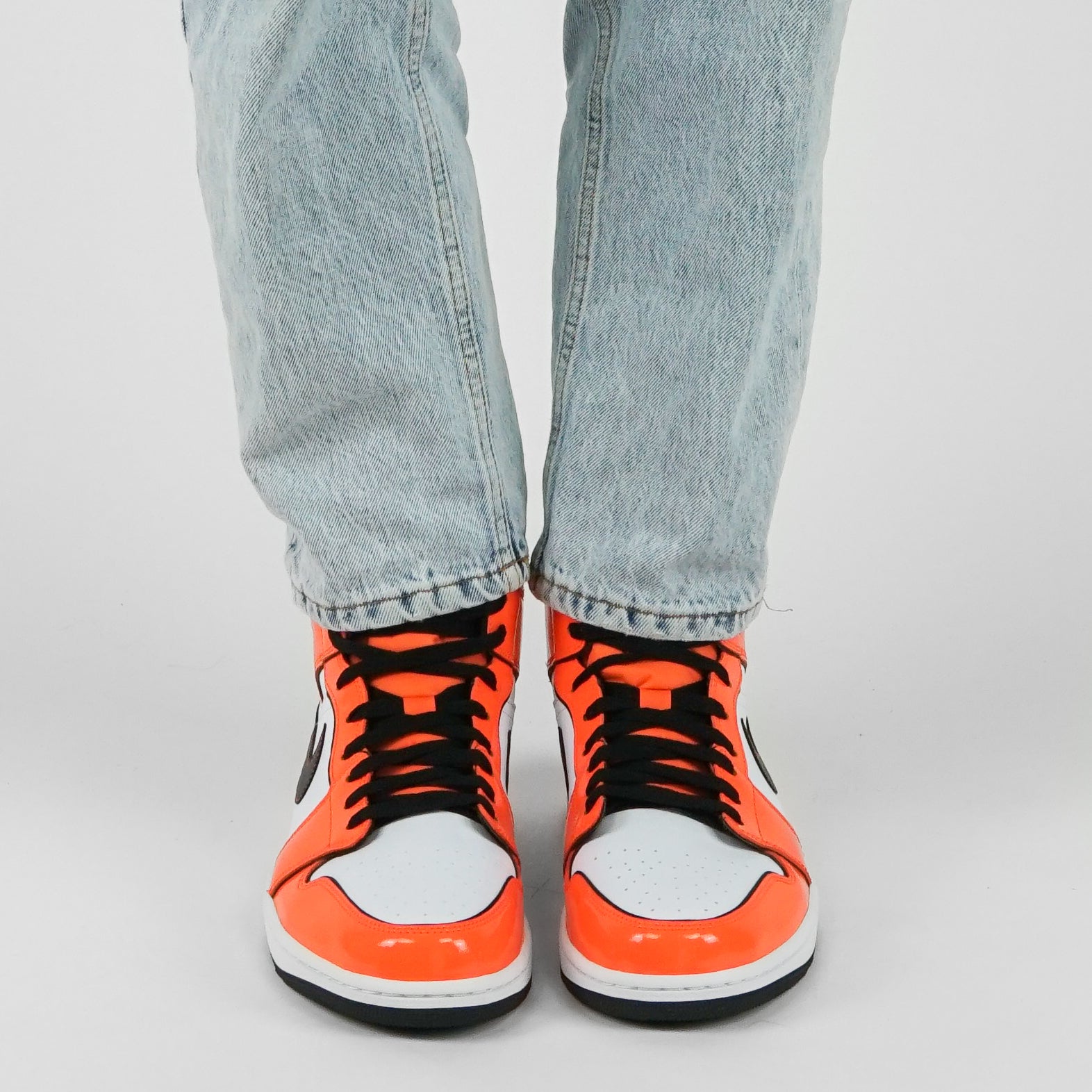 Nike Jordan 1 "Orange Turf" Mid - Jordan 1 | Trendiga kläder & skor - Merchsweden |