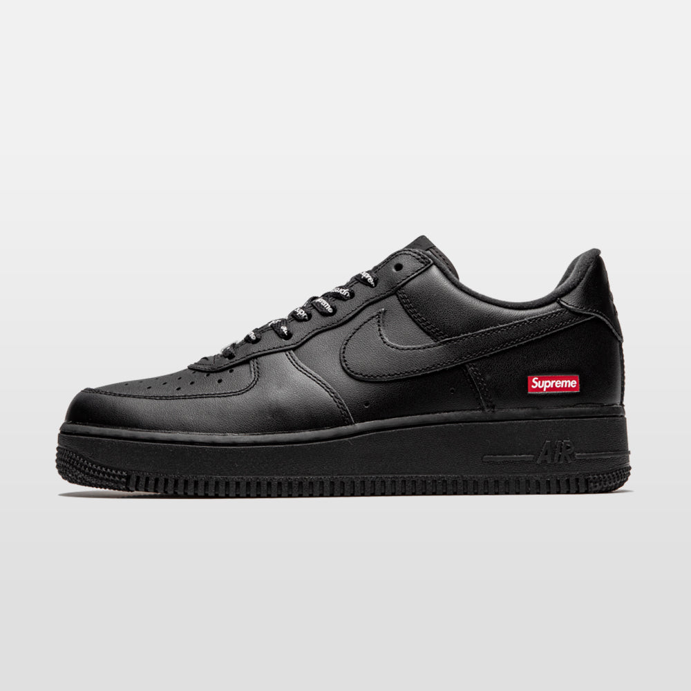 Nike Air Force 1 x Supreme "Black" | Trendiga sneakers - Snabb leveranstid | Merchsweden | Air Force 1