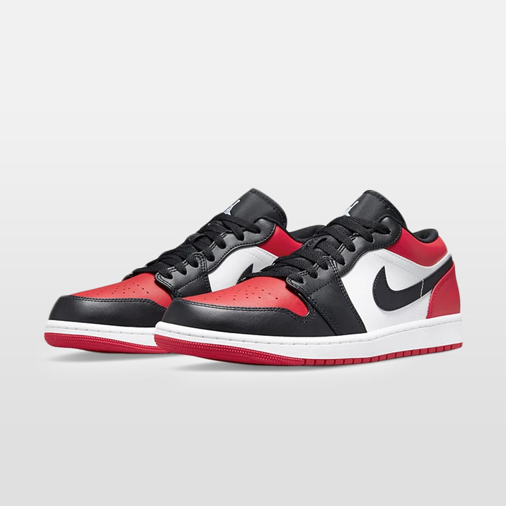 Nike Jordan 1 "Bred Toe" Low | Trendiga sneakers - Snabb leveranstid | Merchsweden | Jordan 1
