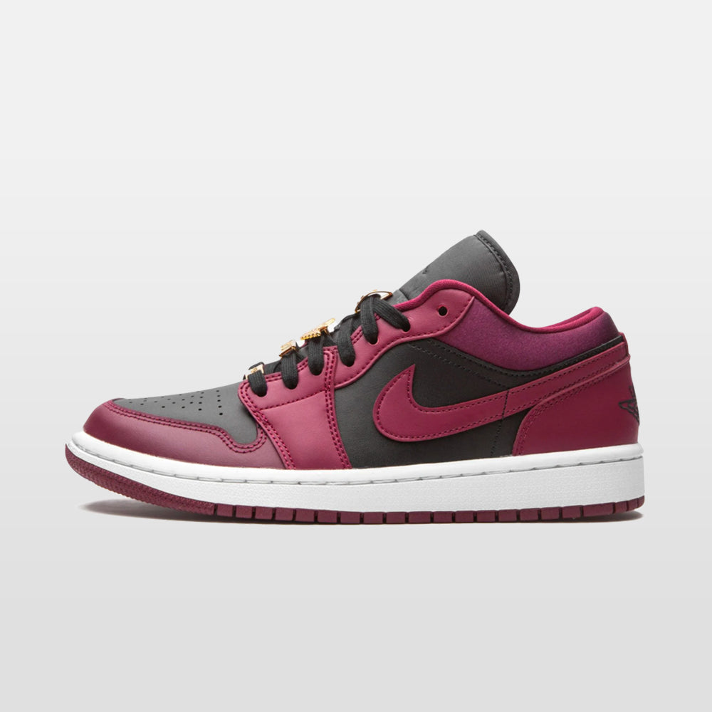 Nike Jordan 1 "Dark Beetroot" Low | Trendiga sneakers - Snabb leveranstid | Merchsweden | Jordan 1