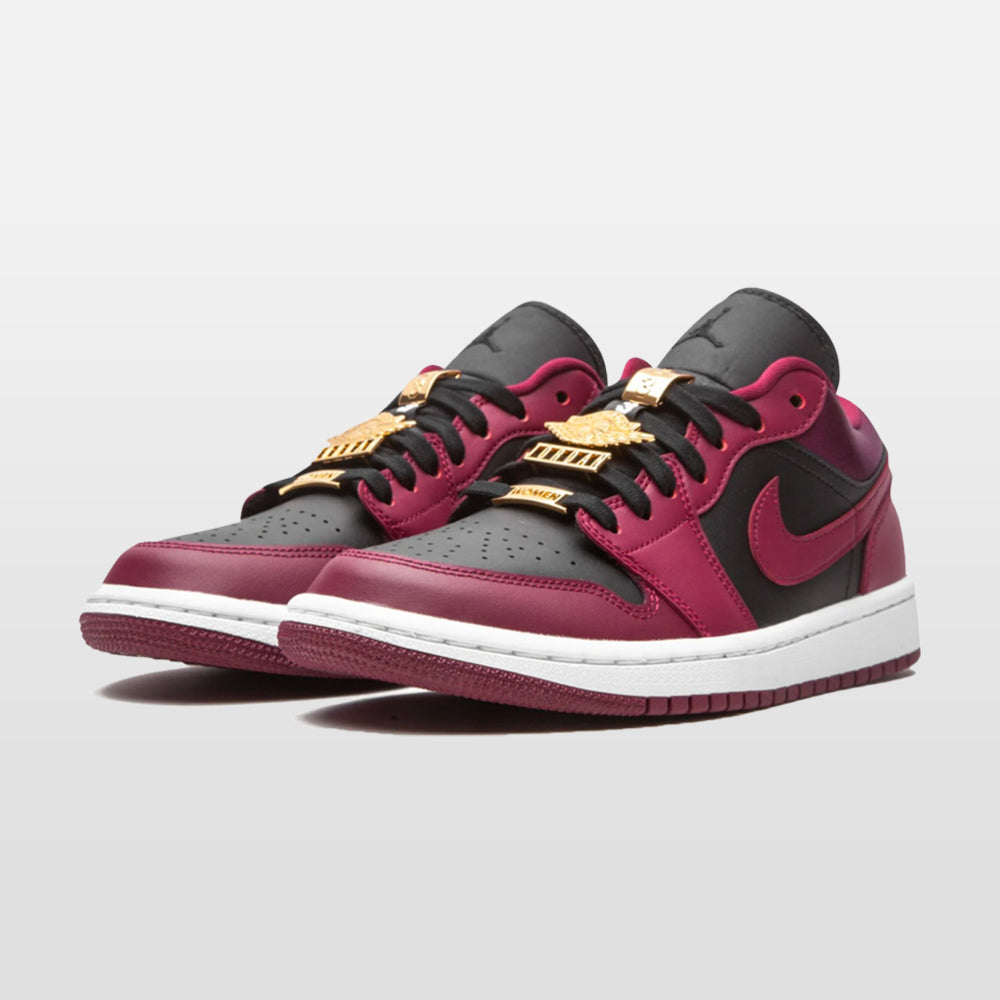 Nike Jordan 1 "Dark Beetroot" Low | Trendiga sneakers - Snabb leveranstid | Merchsweden | Jordan 1