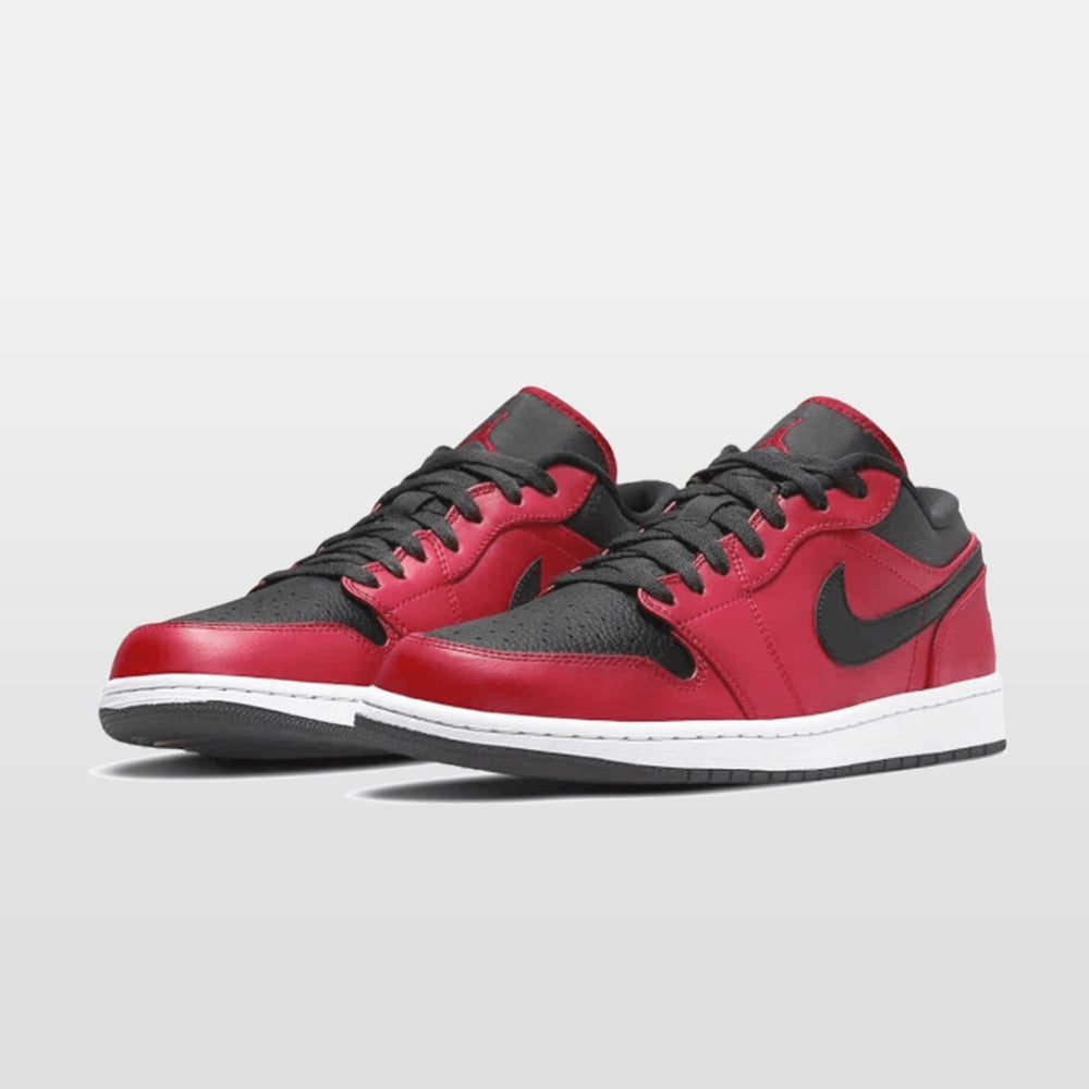 Nike Jordan 1 "Reverse Bred" Low | Trendiga sneakers - Snabb leveranstid | Merchsweden | Jordan 1