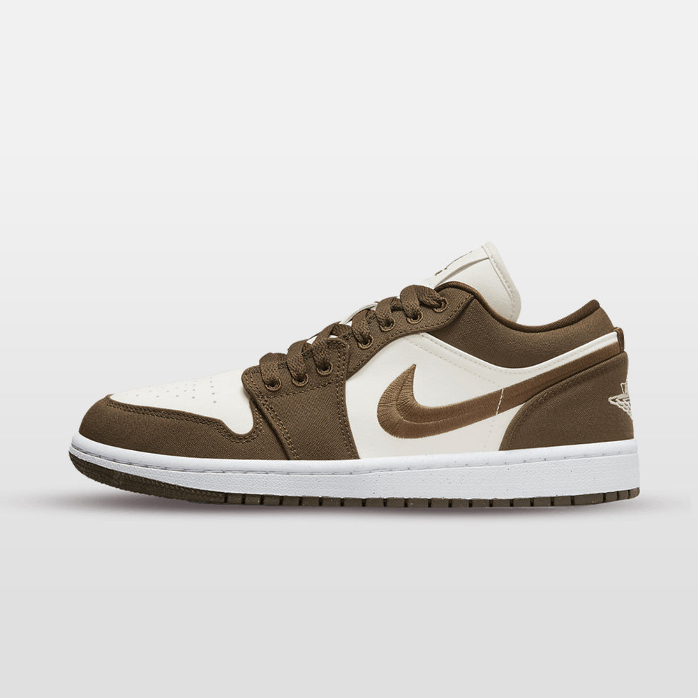 Nike Jordan 1 SE "Light Olive" Low (W) | Trendiga sneakers - Snabb leveranstid | Merchsweden | Jordan 1