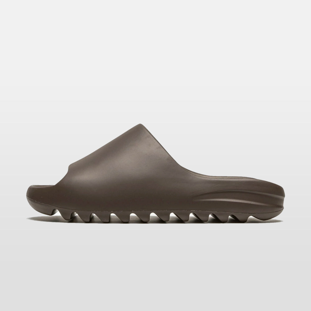 Adidas Yeezy Slide "Soot" | Trendiga sneakers - Snabb leveranstid | Merchsweden | Yeezy Slide