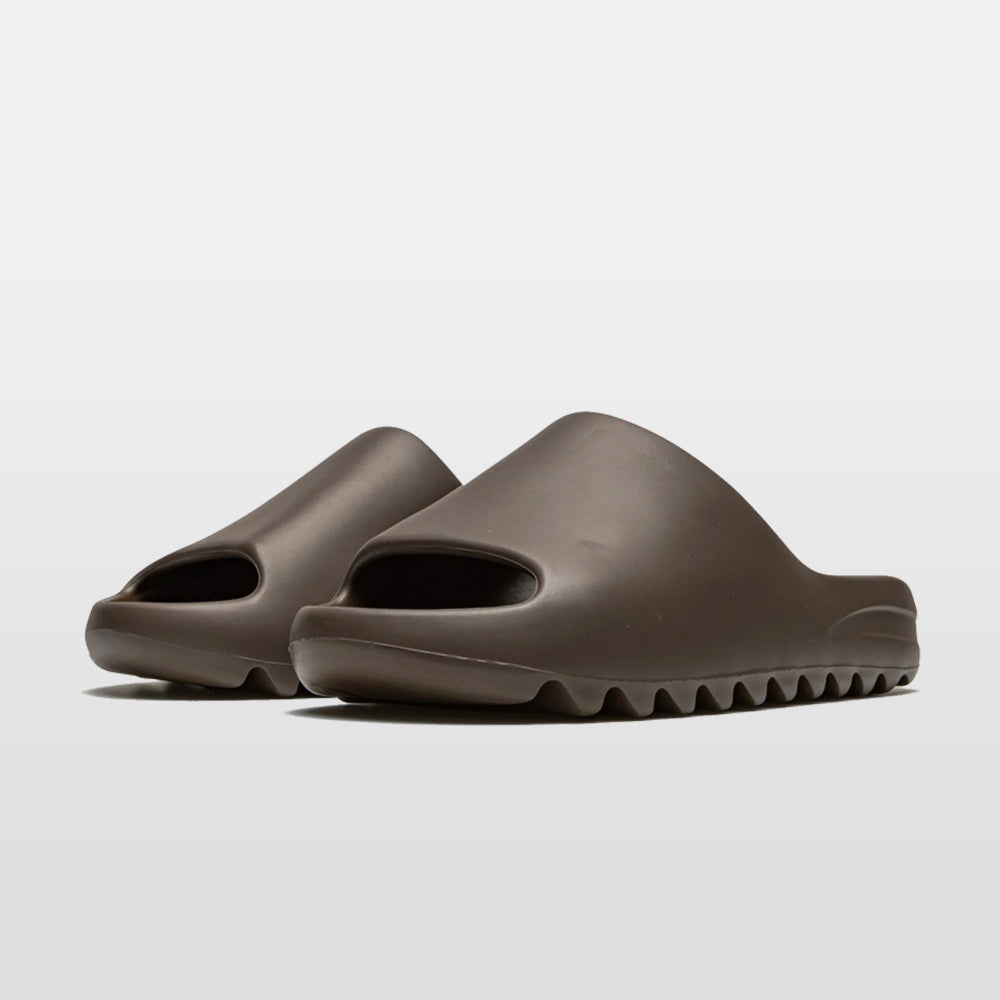 Adidas Yeezy Slide "Soot" | Trendiga sneakers - Snabb leveranstid | Merchsweden | Yeezy Slide