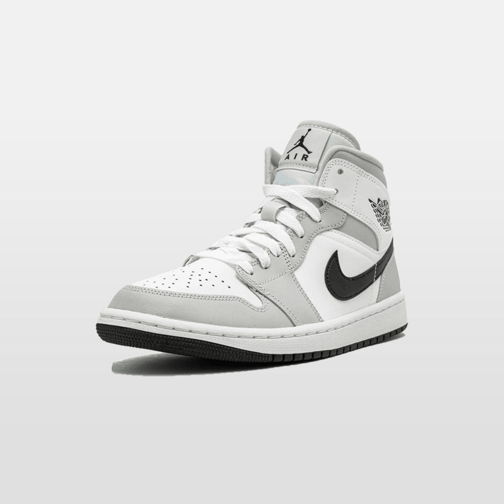Nike Jordan 1 "Light Smoke Grey" Mid (W) | Trendiga sneakers - Snabb leveranstid | Merchsweden | Jordan 1